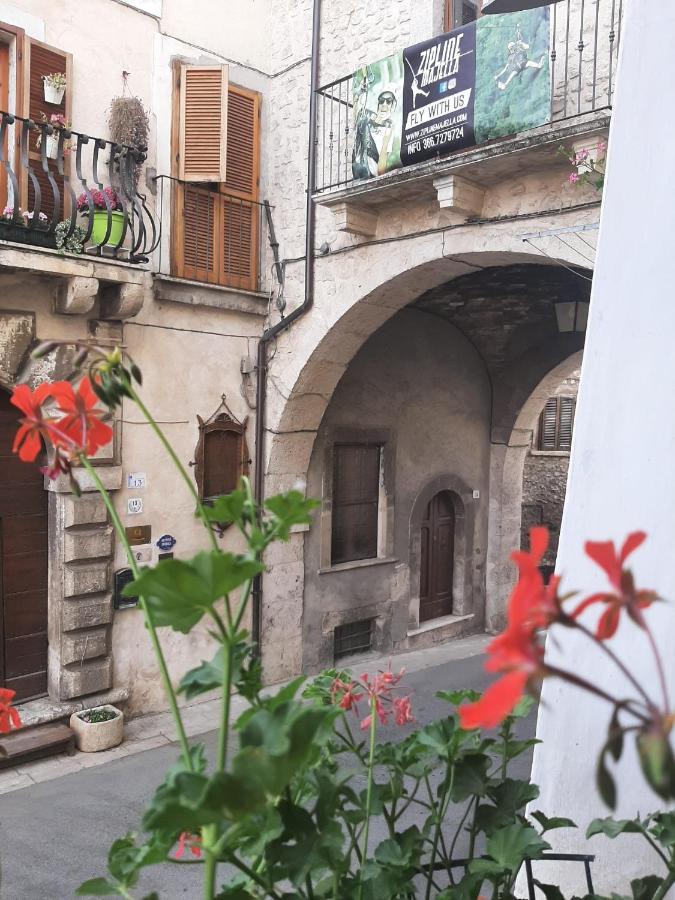 Alloggi Piazza Umberto Primo Pacentro Luaran gambar