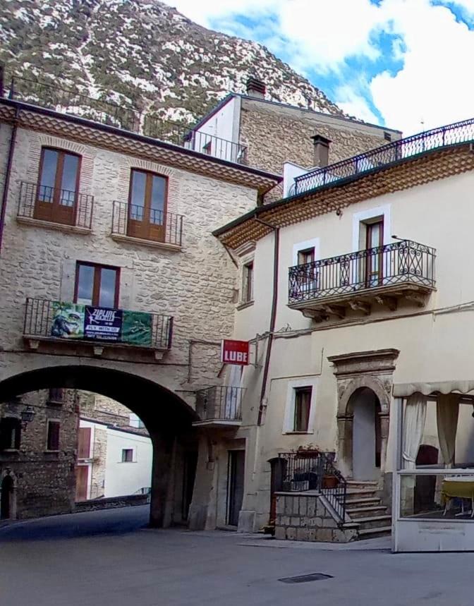 Alloggi Piazza Umberto Primo Pacentro Luaran gambar